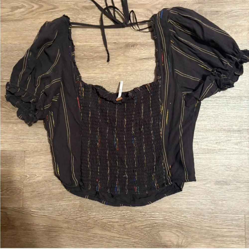 Free People Seratonin crop top, ruched back and puff sleeve detail, size Large